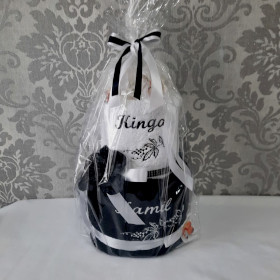 tort z ręczników personalizowanych czarno biały prezent na ślub